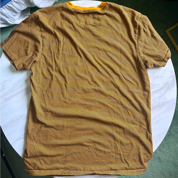 🏷️2/$20 - GUESS Men’s Striped Crew Neck - Picture 4 of 4